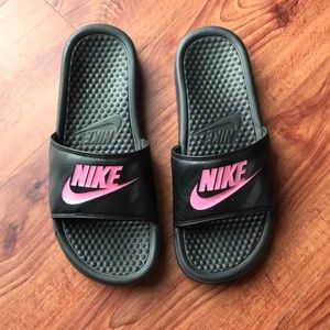 💕 Nike slides sandals size 8 💕